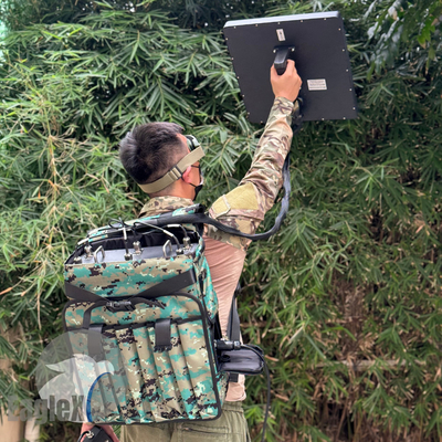 Zamaskowany plecak Drone Jammer 2KM ~ 2.5KM Antydrone Jammer Signal Blocker